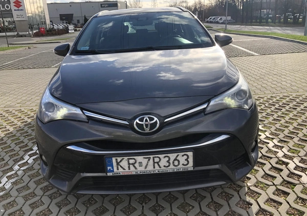 Toyota Avensis cena 38000 przebieg: 237000, rok produkcji 2016 z Kraków małe 37